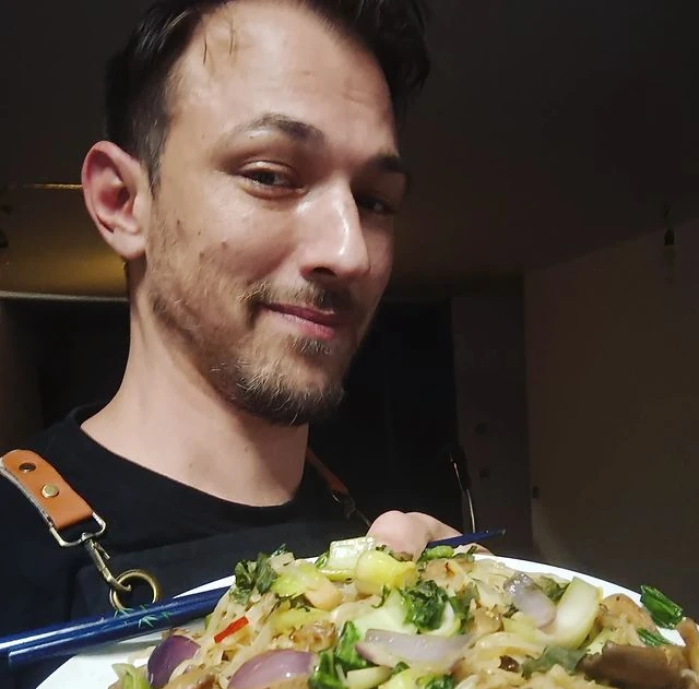 Florian Mahringer kocht Singapore Noodles.webp